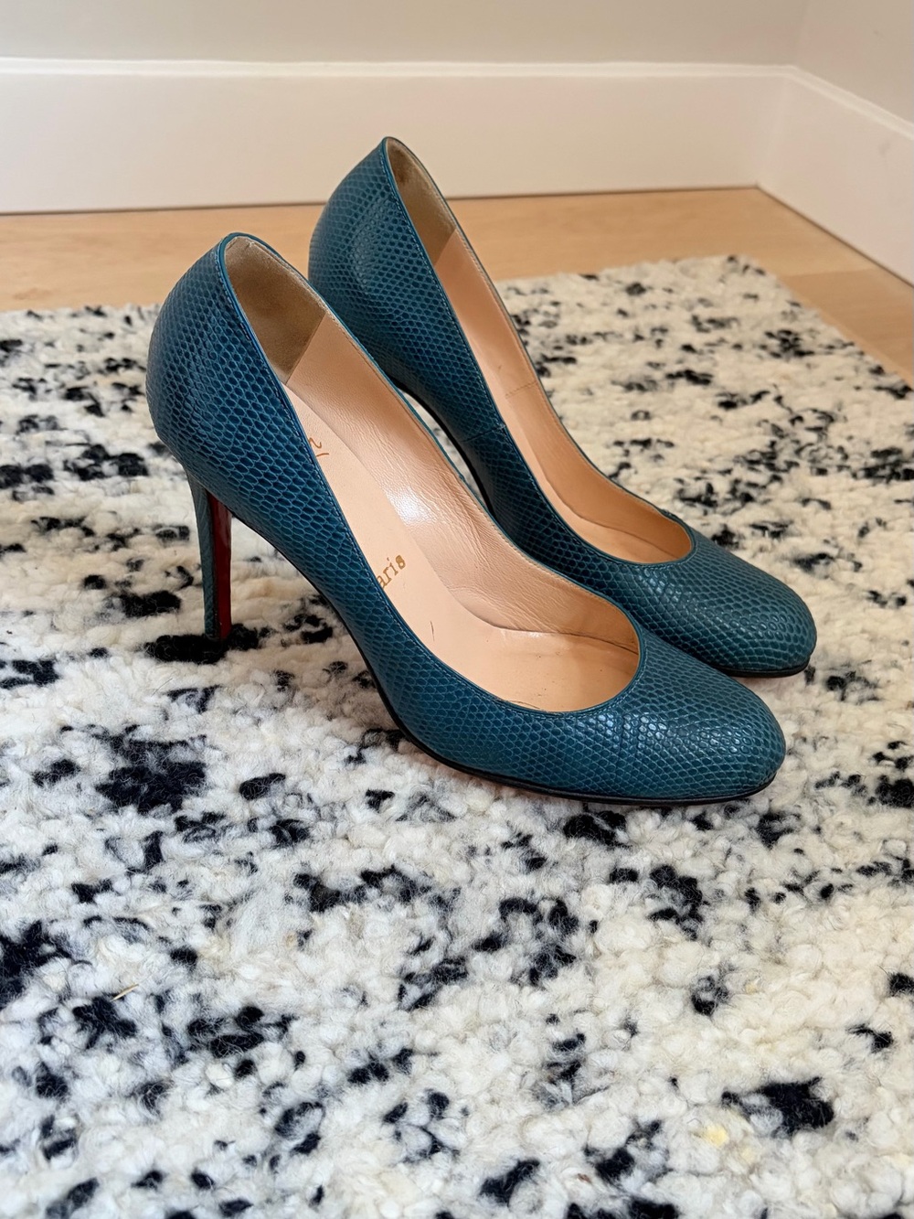 Classic Teal Snake-Texture High Heel Pumps red bottom